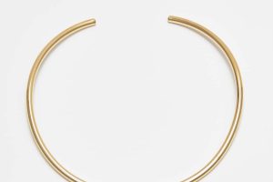 Rigid open necklace